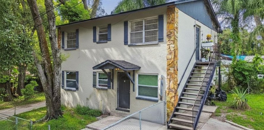 Commercial property in Tampa, Florida 6 bedrooms, 161.28 sq.m. № 2371482