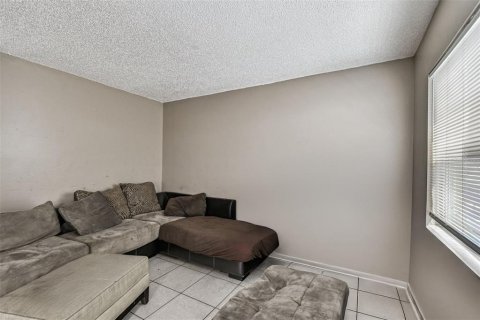Commercial property in Tampa, Florida 6 bedrooms, 161.28 sq.m. № 2371482 - photo 20