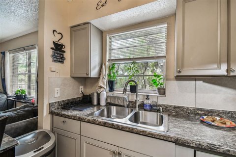 Commercial property in Tampa, Florida 6 bedrooms, 161.28 sq.m. № 2371482 - photo 15