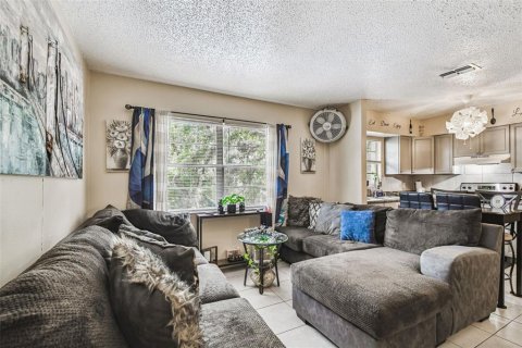 Commercial property in Tampa, Florida 6 bedrooms, 161.28 sq.m. № 2371482 - photo 17