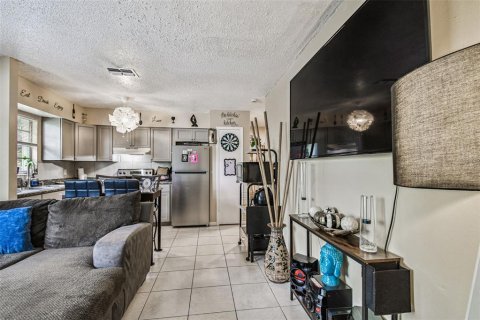 Commercial property in Tampa, Florida 6 bedrooms, 161.28 sq.m. № 2371482 - photo 13