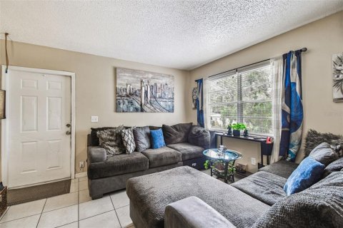 Commercial property in Tampa, Florida 6 bedrooms, 161.28 sq.m. № 2371482 - photo 14