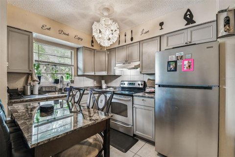Commercial property in Tampa, Florida 6 bedrooms, 161.28 sq.m. № 2371482 - photo 6