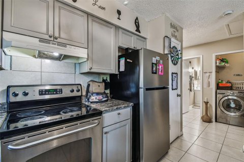 Commercial property in Tampa, Florida 6 bedrooms, 161.28 sq.m. № 2371482 - photo 7