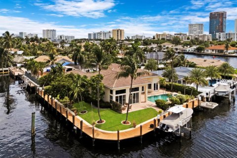 Casa en Pompano Beach, Florida 4 dormitorios, 325.44 m2 № 2351309