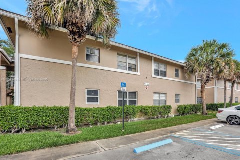 Condominio en venta en Coral Springs, Florida, 2 dormitorios, 71.35 m2 № 1779100 - foto 1