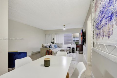 Condominio en venta en Coral Springs, Florida, 2 dormitorios, 71.35 m2 № 1779100 - foto 9