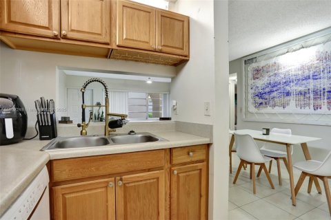 Condominio en venta en Coral Springs, Florida, 2 dormitorios, 71.35 m2 № 1779100 - foto 14