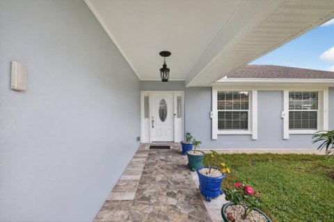 House in Valrico, Florida 3 bedrooms, 196.3 sq.m. № 1903836 - photo 4