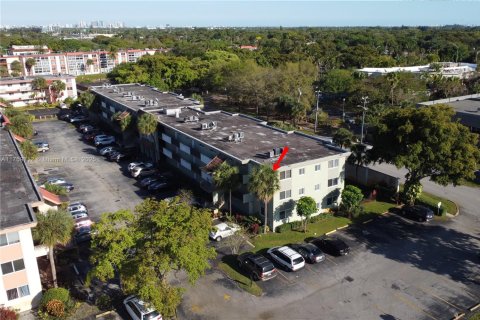 Condo in Sunrise, Florida, 2 bedrooms  № 1937762 - photo 19