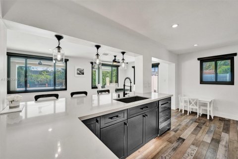 Casa en alquiler en Dania Beach, Florida, 4 dormitorios, 195.28 m2 № 2080473 - foto 8