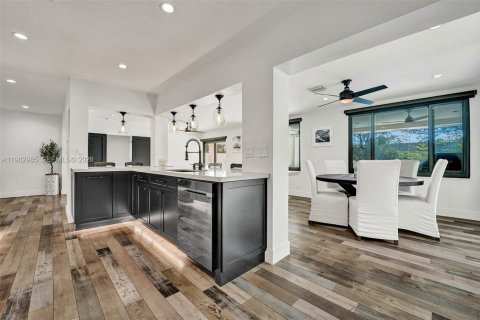 Casa en alquiler en Dania Beach, Florida, 4 dormitorios, 195.28 m2 № 2080473 - foto 6