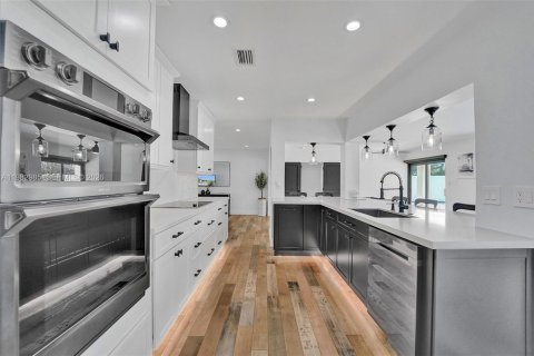Casa en alquiler en Dania Beach, Florida, 4 dormitorios, 195.28 m2 № 2080473 - foto 2