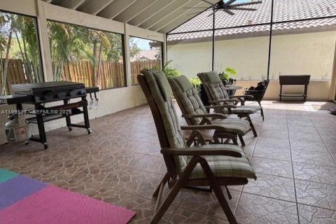 Casa en alquiler en Weston, Florida, 3 dormitorios, 149.67 m2 № 2060577 - foto 10