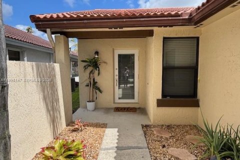 Casa en alquiler en Weston, Florida, 3 dormitorios, 149.67 m2 № 2060577 - foto 2