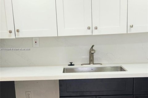 Condo in North Miami Beach, Florida, 3 bedrooms  № 1726384 - photo 3