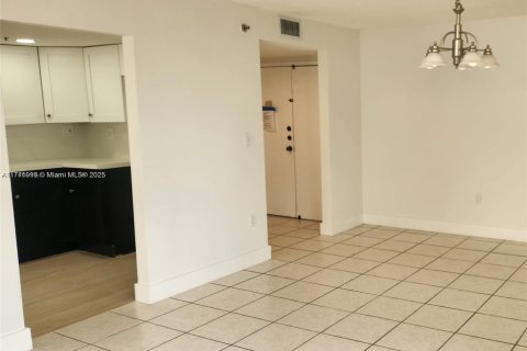 Condo in North Miami Beach, Florida, 3 bedrooms  № 1726384 - photo 8