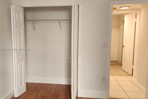 Condo in North Miami Beach, Florida, 3 bedrooms  № 1726384 - photo 15