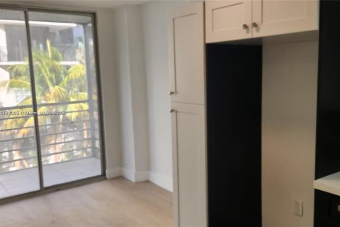 Condo in North Miami Beach, Florida, 3 bedrooms  № 1726384 - photo 2