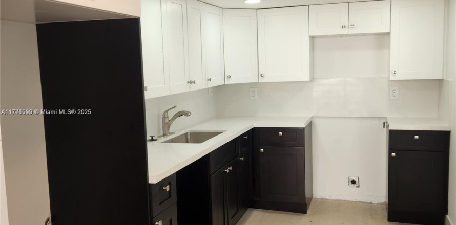 Condo in North Miami Beach, Florida, 3 bedrooms № 1726384
