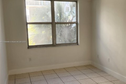 Condo in North Miami Beach, Florida, 3 bedrooms  № 1726384 - photo 11