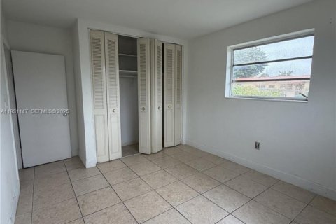 Commercial property in Miami, Florida 199.74 sq.m. № 1989550 - photo 7