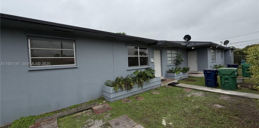 Commercial property in Miami, Florida 199.74 sq.m. № 1989550