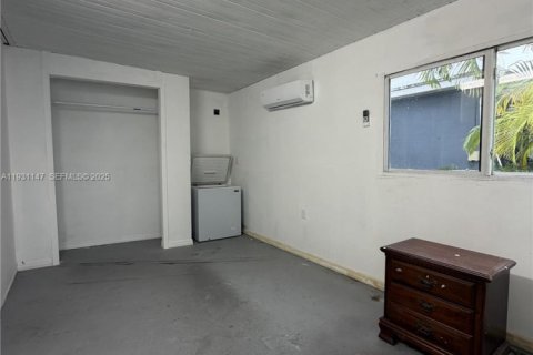 Commercial property in Miami, Florida 199.74 sq.m. № 1989550 - photo 21