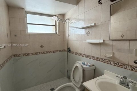 Commercial property in Miami, Florida 199.74 sq.m. № 1989550 - photo 6