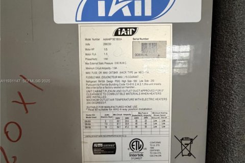 Commercial property in Miami, Florida 199.74 sq.m. № 1989550 - photo 11