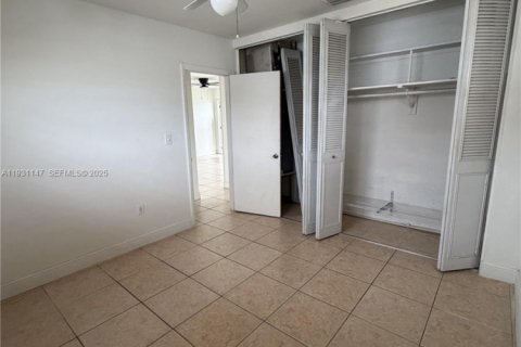 Commercial property in Miami, Florida 199.74 sq.m. № 1989550 - photo 5