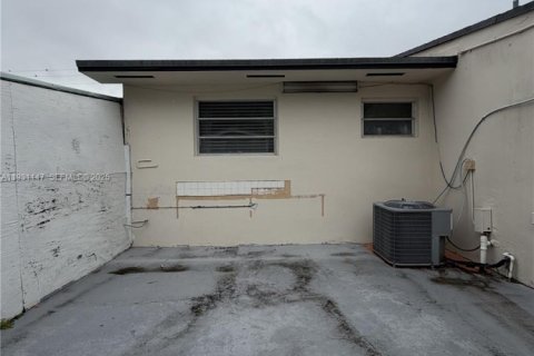 Commercial property in Miami, Florida 199.74 sq.m. № 1989550 - photo 25