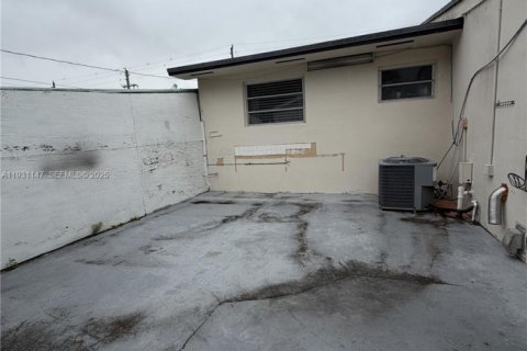 Commercial property in Miami, Florida 199.74 sq.m. № 1989550 - photo 27
