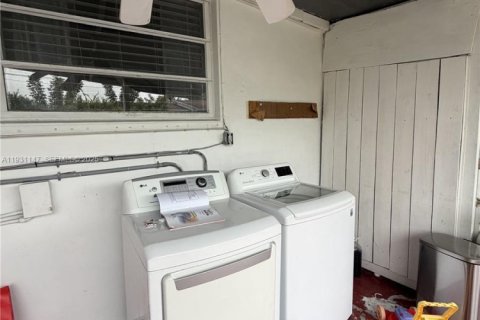 Commercial property in Miami, Florida 199.74 sq.m. № 1989550 - photo 30