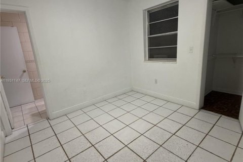 Commercial property in Miami, Florida 199.74 sq.m. № 1989550 - photo 15