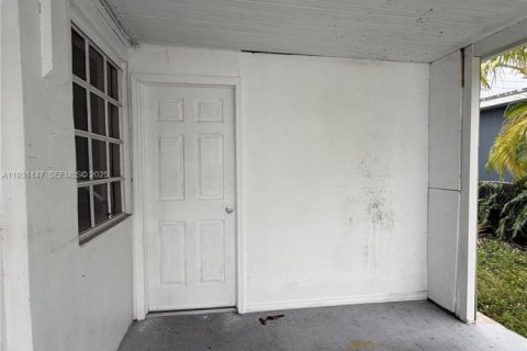 Commercial property in Miami, Florida 199.74 sq.m. № 1989550 - photo 20