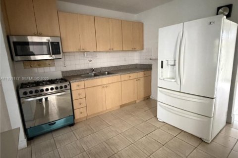 Commercial property in Miami, Florida 199.74 sq.m. № 1989550 - photo 16