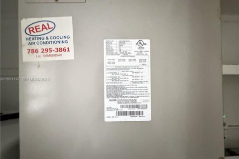 Commercial property in Miami, Florida 199.74 sq.m. № 1989550 - photo 18