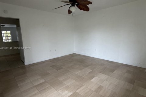 Commercial property in Miami, Florida 199.74 sq.m. № 1989550 - photo 12