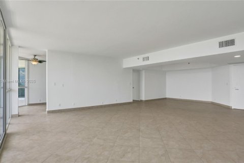 Condo in Sunny Isles Beach, Florida, 3 bedrooms  № 1890355 - photo 11