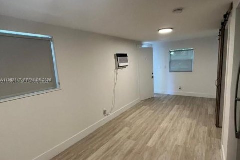 Villa ou maison à louer à Miami, Floride: 1 chambre № 2008034 - photo 3