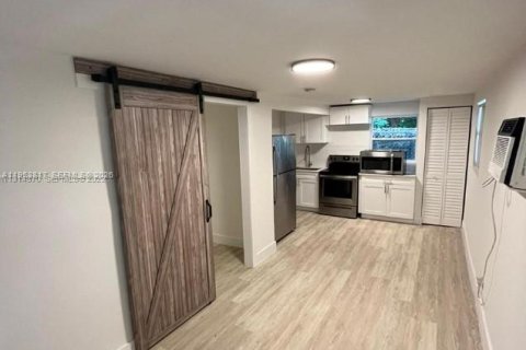 Villa ou maison à louer à Miami, Floride: 1 chambre № 2008034 - photo 2