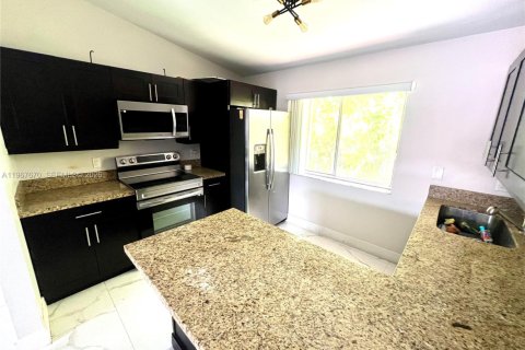 Condominio en venta en Doral, Florida, 2 dormitorios, 79.62 m2 № 2029727 - foto 2