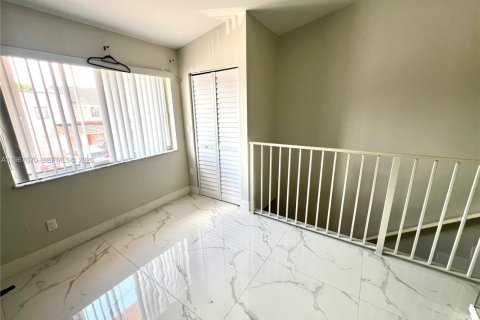 Condominio en venta en Doral, Florida, 2 dormitorios, 79.62 m2 № 2029727 - foto 9