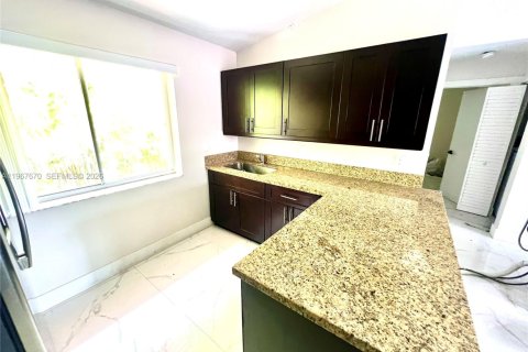 Condominio en venta en Doral, Florida, 2 dormitorios, 79.62 m2 № 2029727 - foto 3