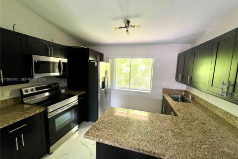 Condominio en Doral, Florida, 2 dormitorios  № 2029727