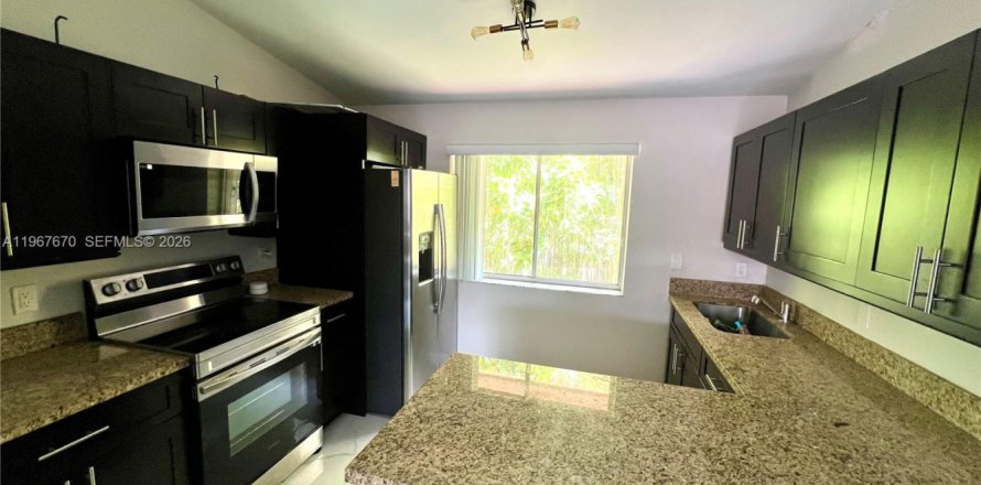 Condominio en Doral, Florida, 2 dormitorios № 2029727