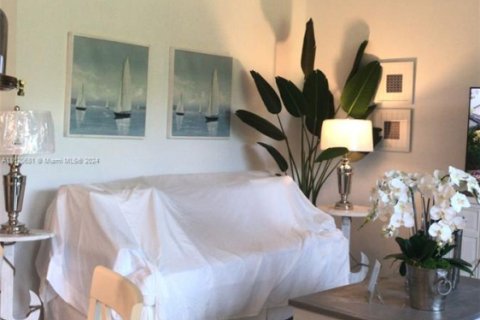 Condo in Ave Maria, Florida, 2 bedrooms  № 2018701 - photo 2