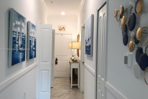 Condo in Ave Maria, Florida, 2 bedrooms  № 2018701 - photo 3