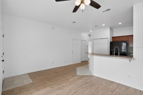 Townhouse in Port Orange, Florida 3 bedrooms, 98.94 sq.m. № 2210608 - photo 3